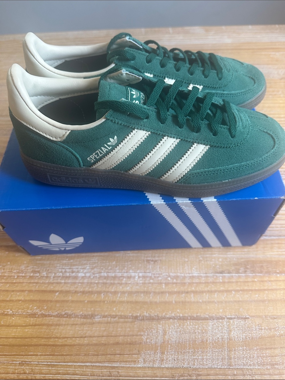 Adidas Handball Spezial Women’s green suede sneakers with white stripes - Picture 3 of 5
